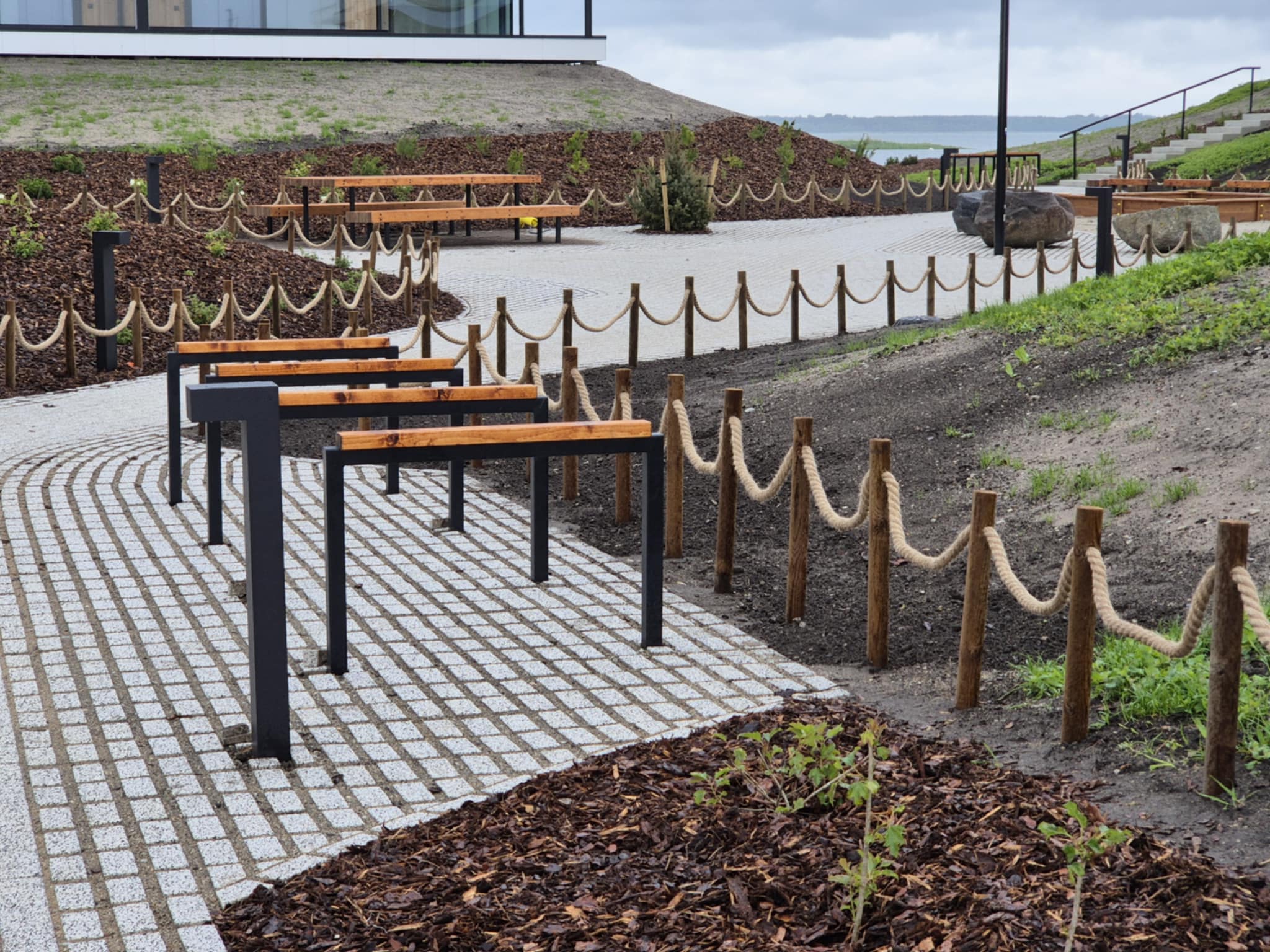 You are currently viewing Uusarendus, mis kutsub õue: pargipingid, prügikastid ja palju muud.