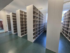 Raamatukogu riiulid (Tõrva Gümnaasium)